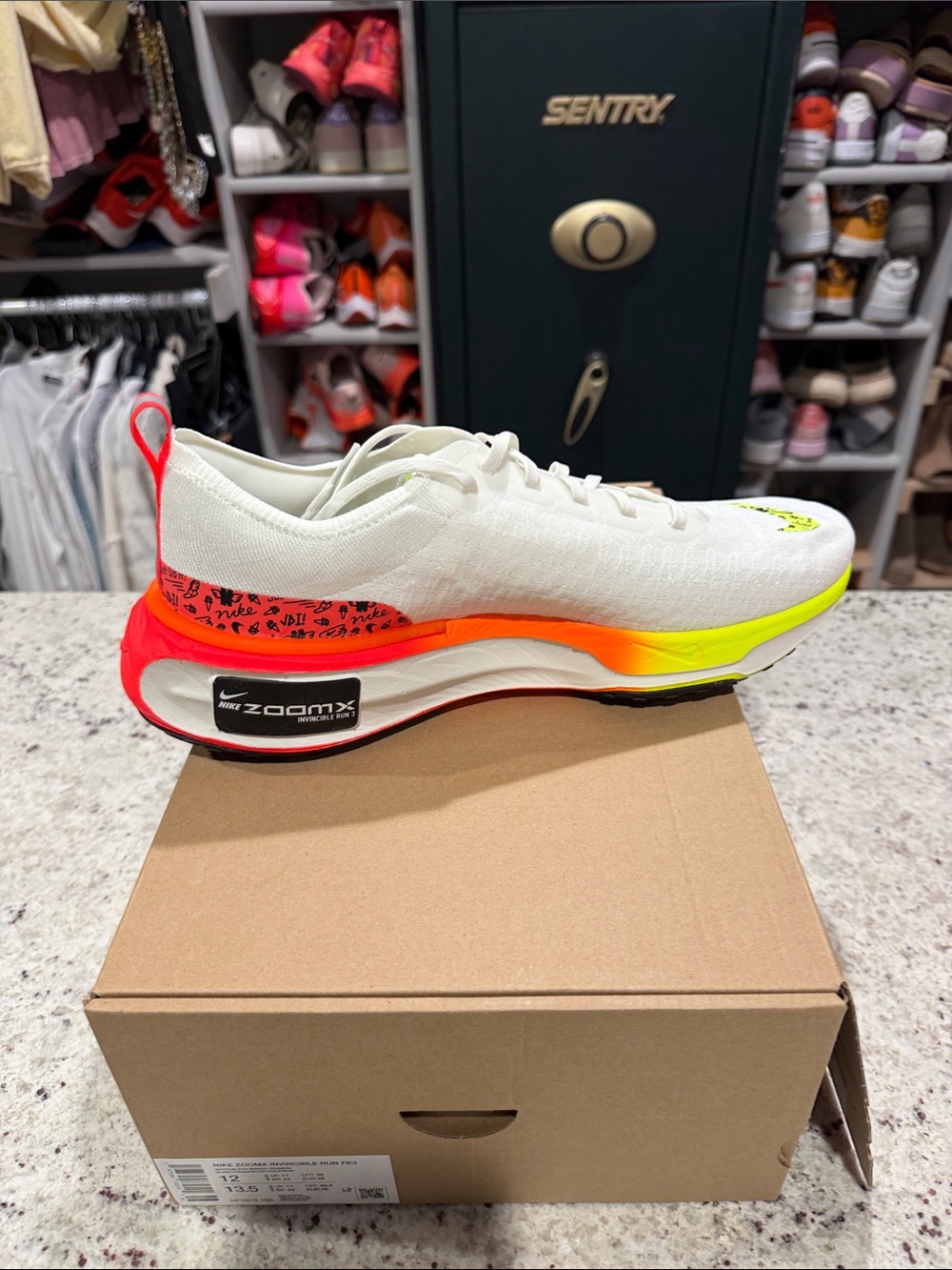 Men’s Zoomx Nike Invincible Run FK3 - Picture 3 of 5